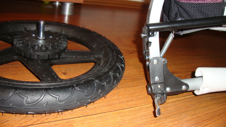 Коляска трехколесная BOB Revolution SE