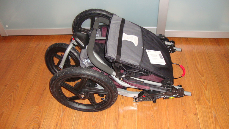 Коляска трехколесная BOB Revolution SE