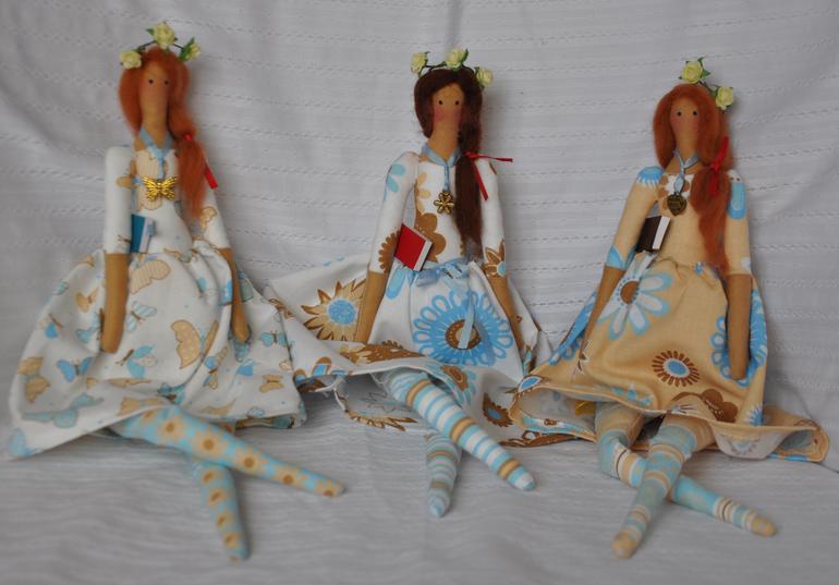 Три девицы с книжками)