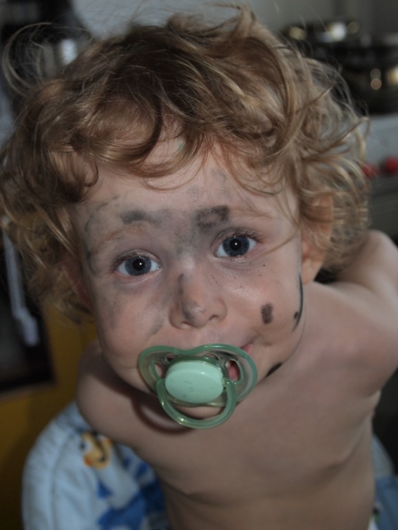 Любитнльница порисовать (на себе (фото))