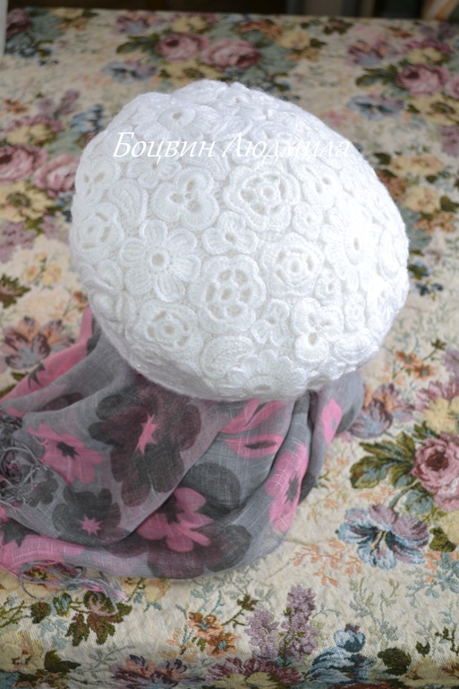 Берет крючком "Цветочный"