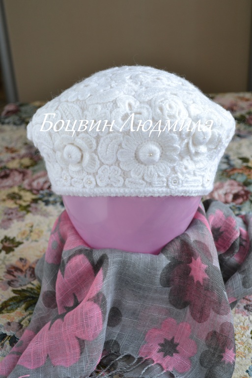 Берет крючком "Цветочный"