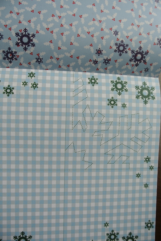 Новогодние украшения от Клевер. Не удержалась.