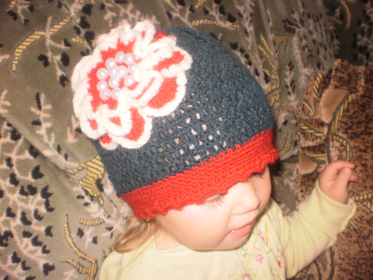 Связалась осенняя шапочка для моей крошки