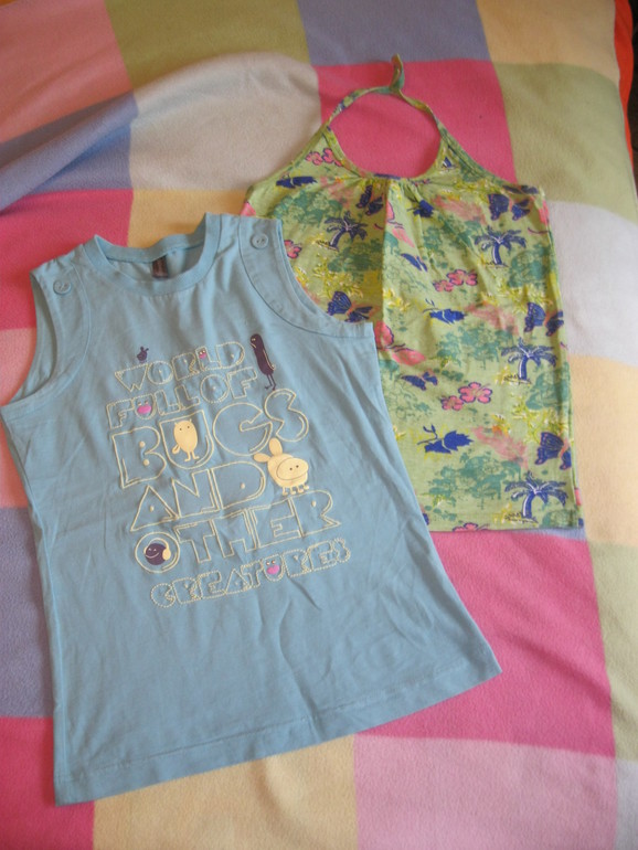 Отдам даром женские и детские вещи.