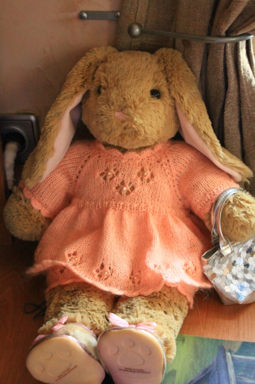 Платьице и штанишки для зайчика