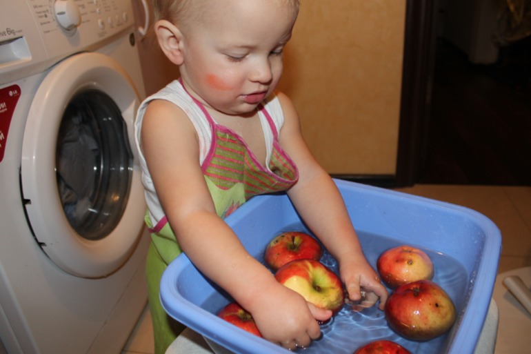 Как мы готовили шарлотку