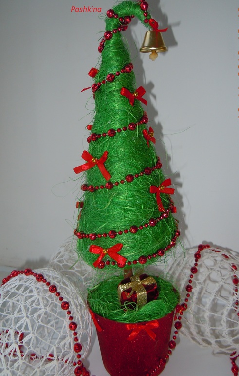 Елочка в красном
