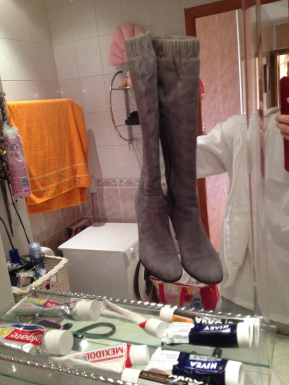 Серые замшевые сапоги 39 размера 700 рублей (весна-осень)