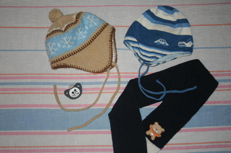 Обменяю шапки   на зимние шапки, шлемы для девочки на 3 года 52 р-р