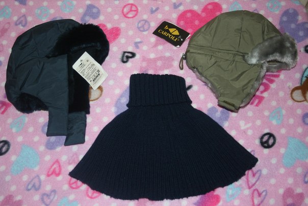 Обменяю шапки дд и дм Почтой не меняюсь Метро Киевская кольцевая или Юго-Западная