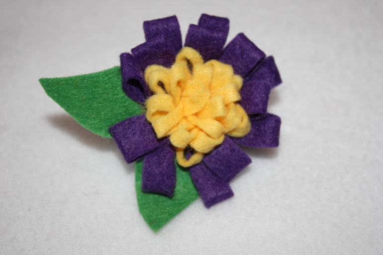 Первые резиночки с фетровыми цветами