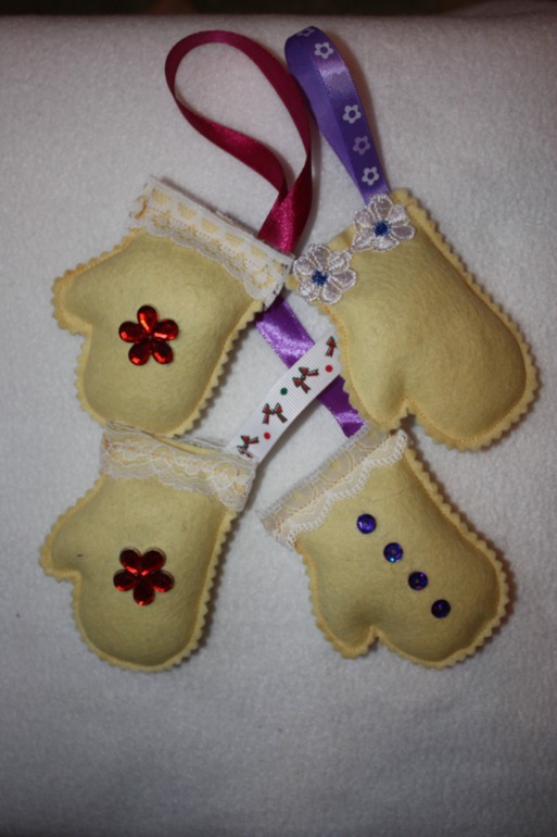 Подружила фетрушки с машинкой)