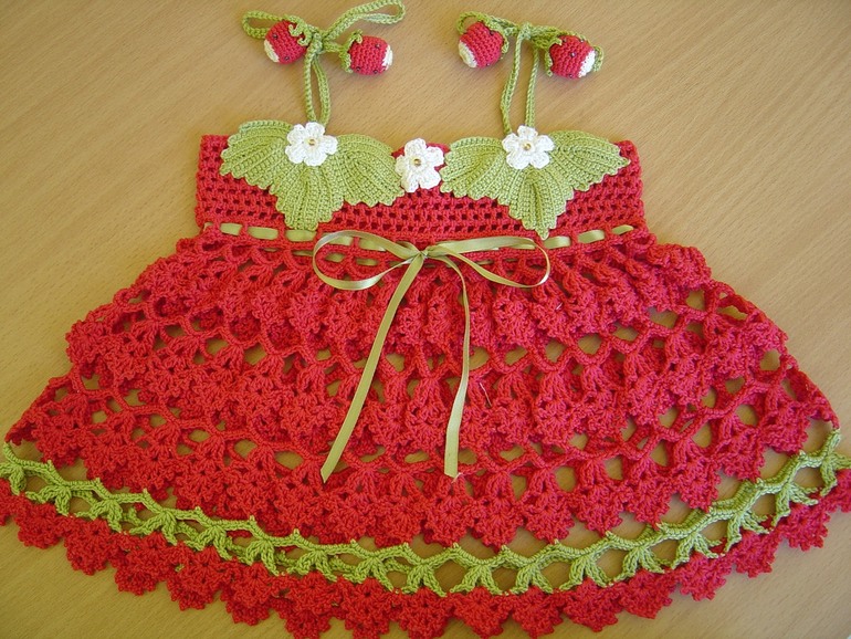 нужна стоимость сарафана клубничка