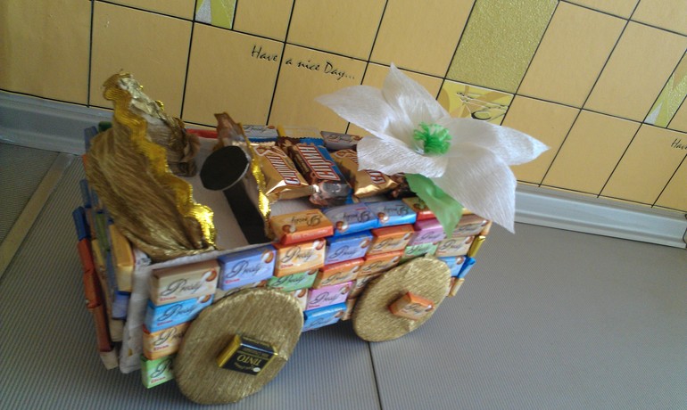 Попробывала делать букетики из конфет