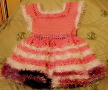 Продаю зимний комбез и 2 вязаных крючком платья до 1.5-2 лет