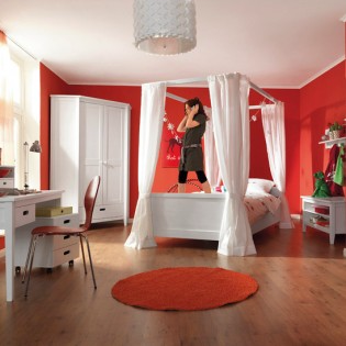 Подскажите с детской мебелью.