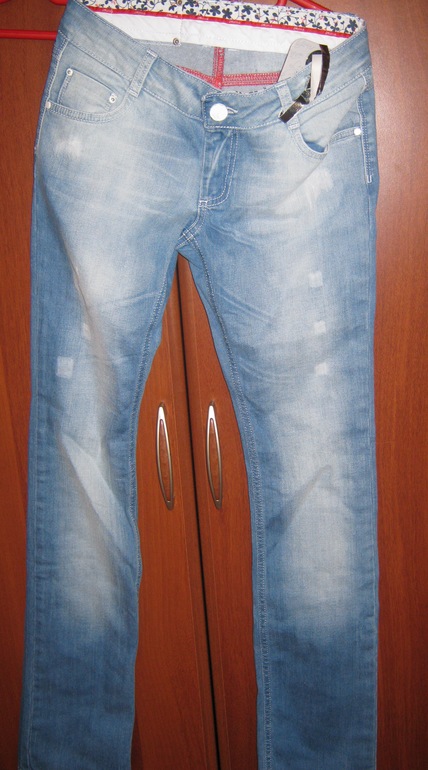 Недорогие джинсы 27 р-р 2500 за 3 пары!!!