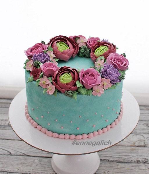 Торт с цветами из крема для женщины на день рождения фото