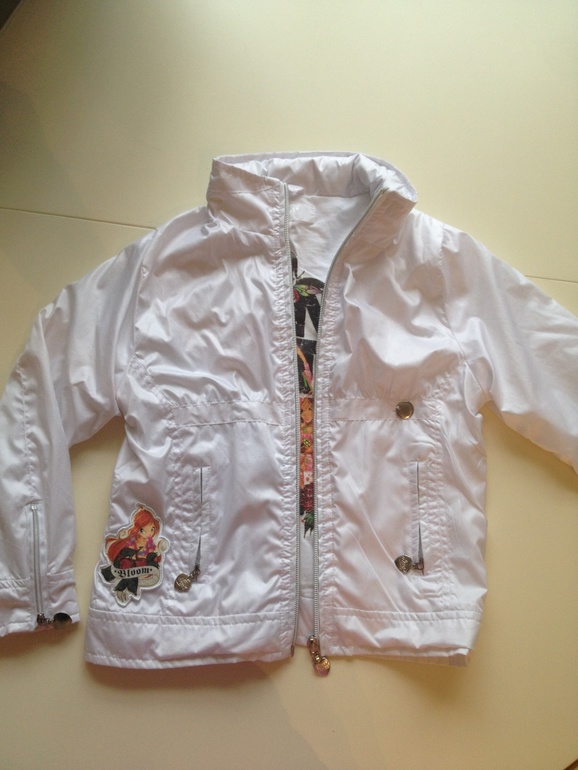 белоснежная Куртка плащевка Winxs на девочку 110-124 рост в отл сост 1200 р