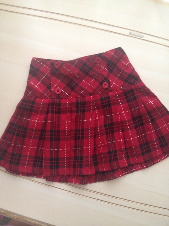 продается юбка клетчатая на резинке на девочку 3-5 лет 700 руб обьем талии впередии 24 см