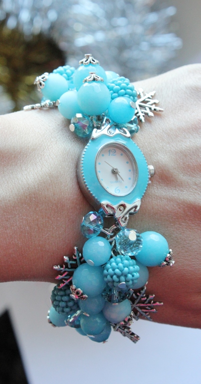 Часы "Голубые снежинки"