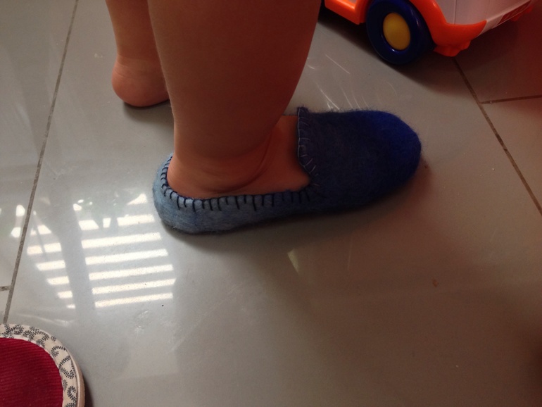 Валяные тапочки.