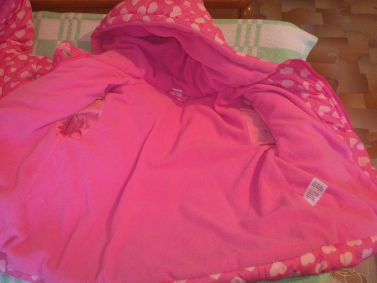 Продам срочно пакет вещей для двойни девочек от 6 мес. до 1,5 лет.