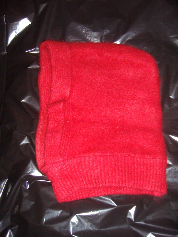 Шапки, варежки, перчатки, новые и б\у обменяю. м. Царицыно, Тверская и по договоренности. Почте нет!