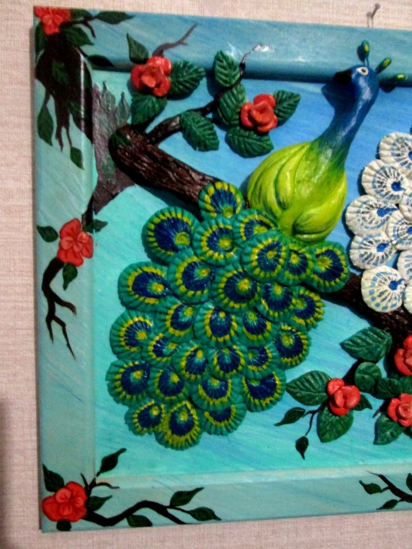 Цветущий папоротник и павлины