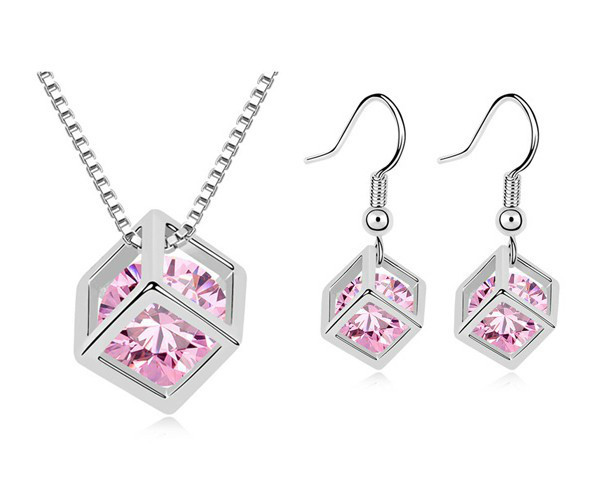 Дизайнерская бижутерия с элементами CRYSTALLIZEDTM -Swarovski Elements.