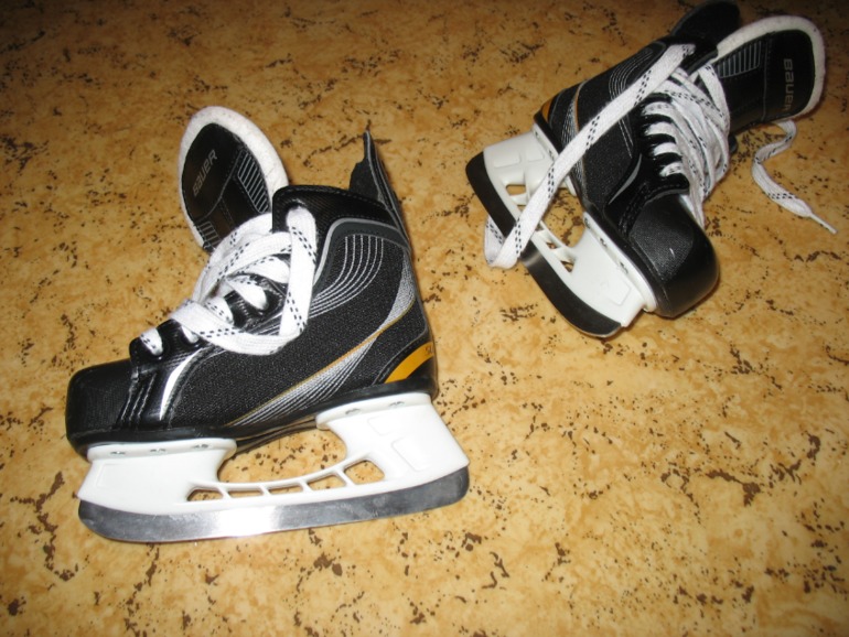 коньки BAUER бу пару раз 2000..размер 10.5-11(стелька 17.7см)