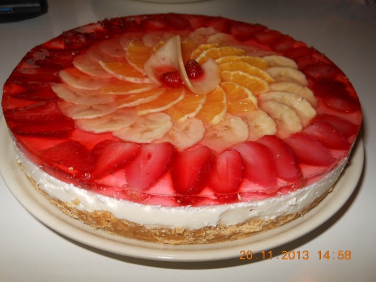 Чизкейк с фруктами.