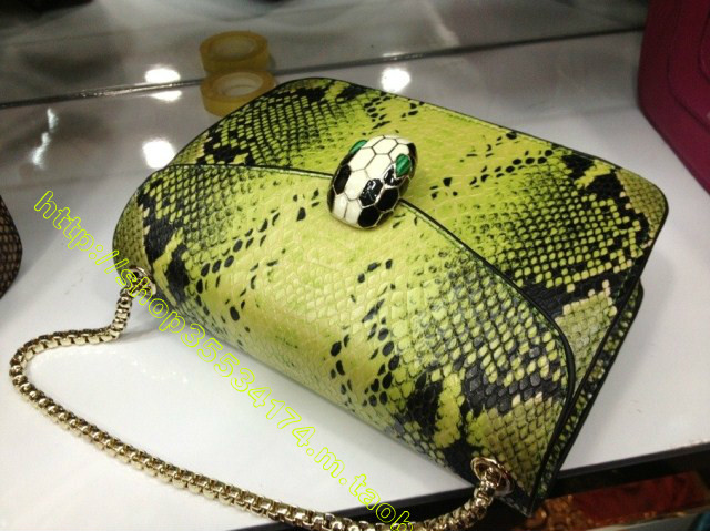 Клатчи и просто маленькие сумочки через плечо!