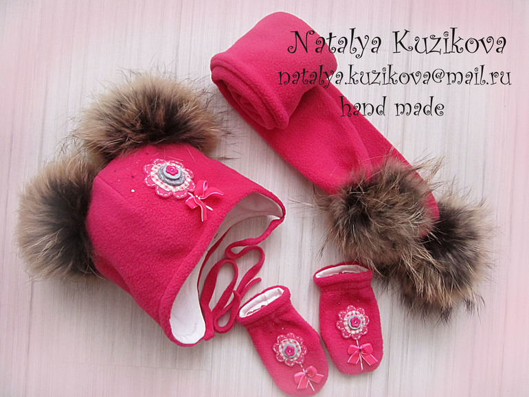 Флисовый комплект с меховыми помпонами