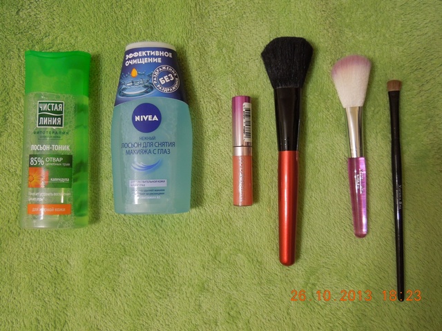 Решила похвастаться своей косметичкой))
