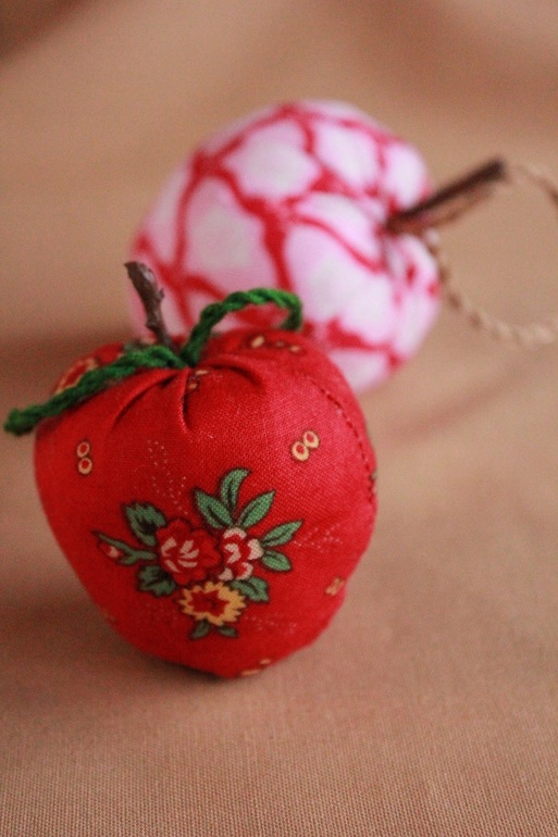 продолжаю тематику новогодних игрушек на елку