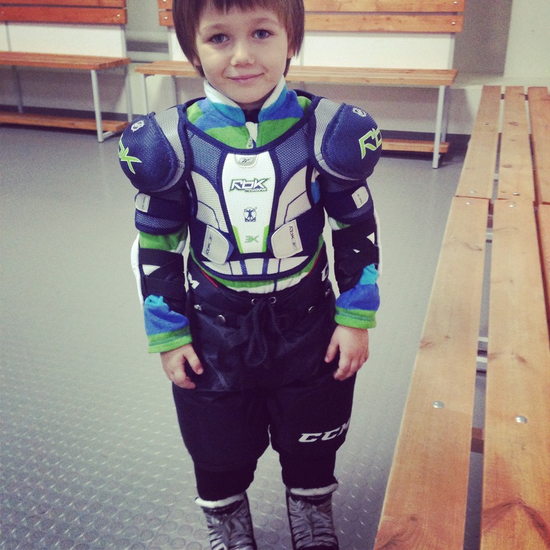 В ряду юных хокеистов прибыло))