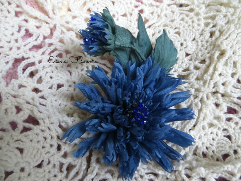 Шелковая брошь "Синий Василек"