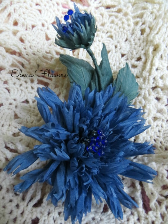 Шелковая брошь "Синий Василек"