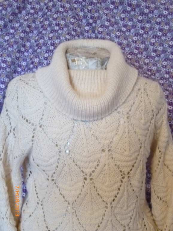 Свитер и сумка из он-лайна.