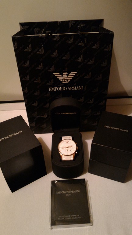 Armani реплика. Коробка часов Emporio Armani. Оригинальная коробка часов Эмпорио Армани. Коробка от часов Armani. Часы Армани в коробке.