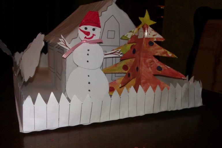 У нас сегодня бумажный домик!