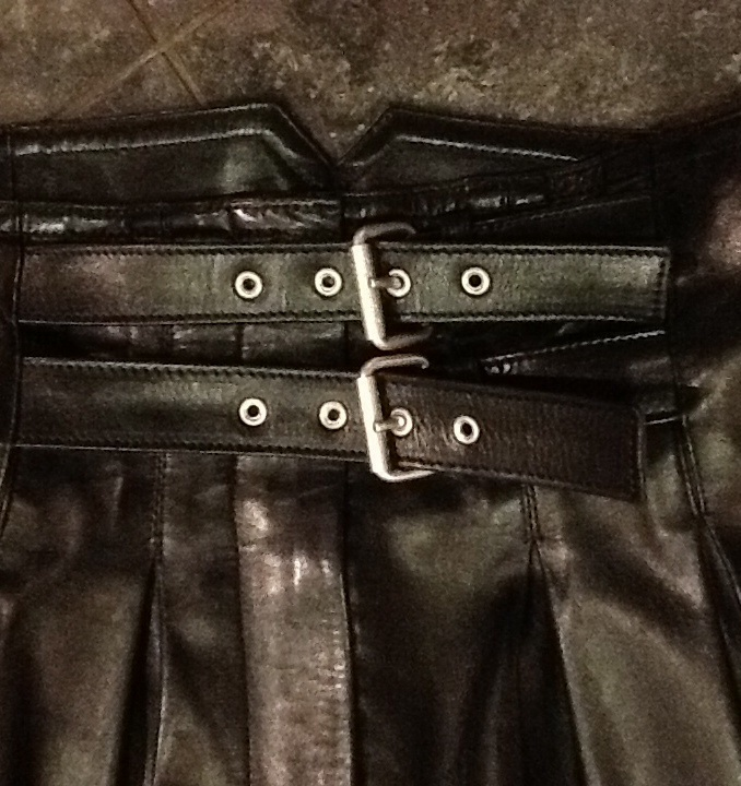 Юбка Селин 46-48 одета 1 раз тонкая кожа!!!! Оригинал