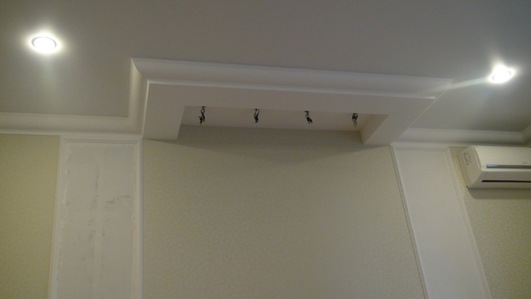 Стены в спальне. Посоветуйте чем заменить зеркала.