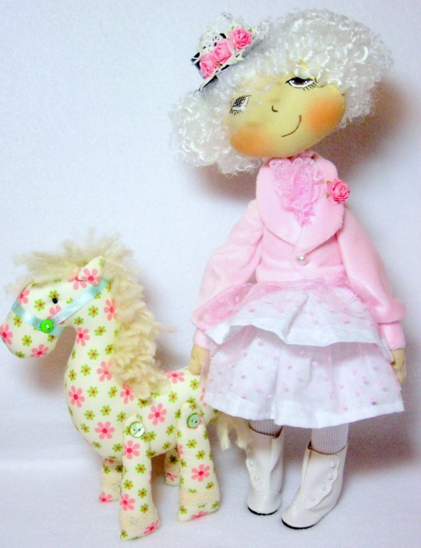 Мэтти и её маленький верный друг..