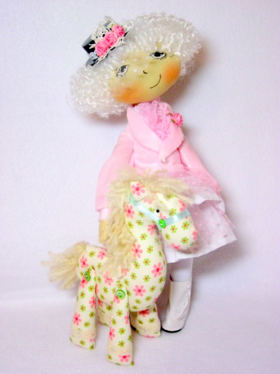 Мэтти и её маленький верный друг..