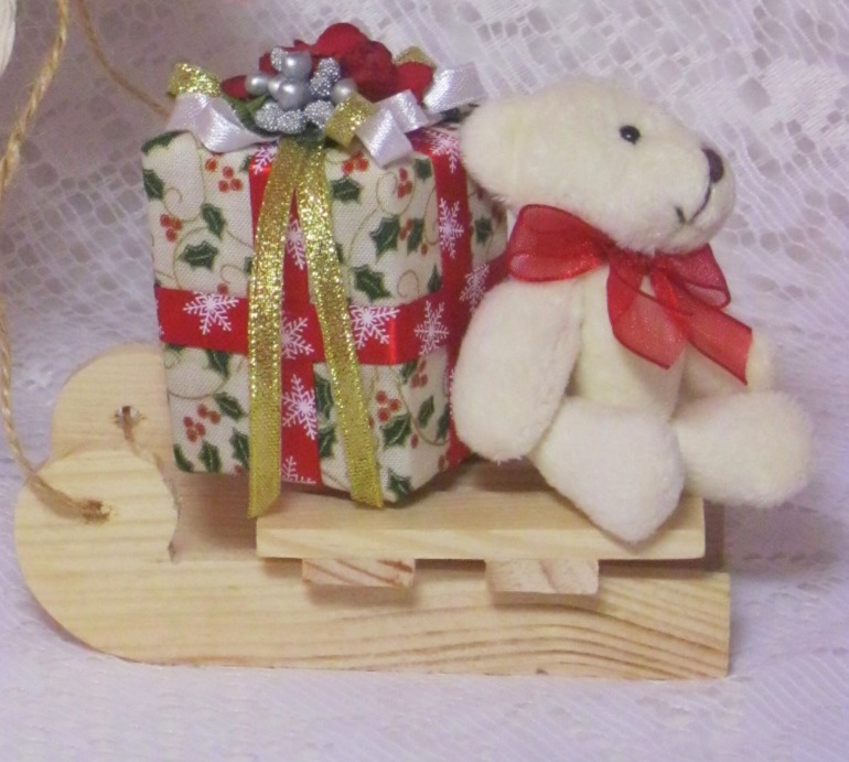 В модных кроссовках..=)