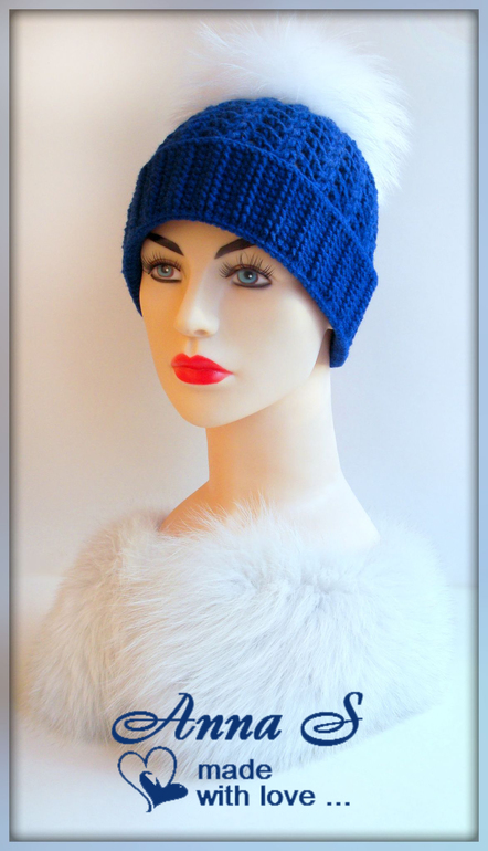 Шапочка с отворотом и помпоном)