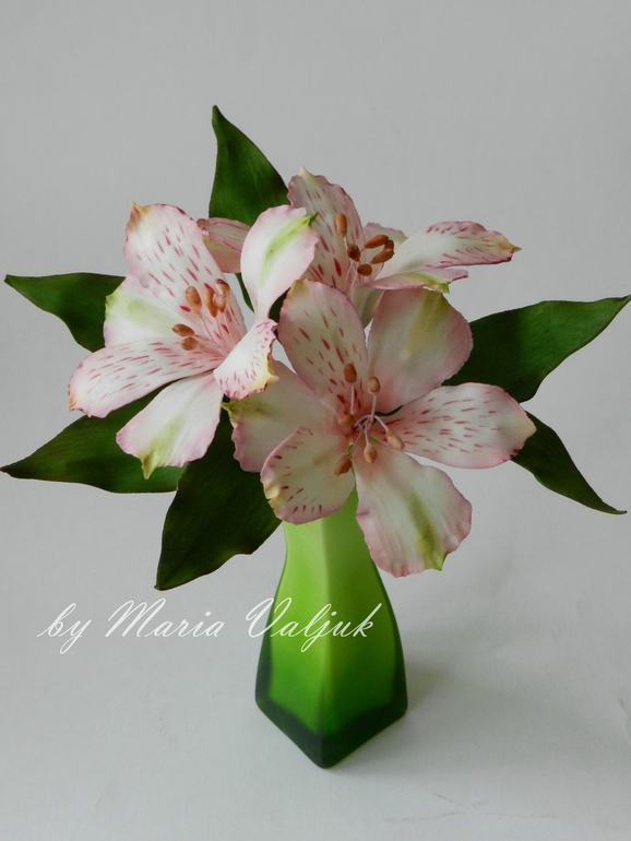 На юбилей с альстромерией.